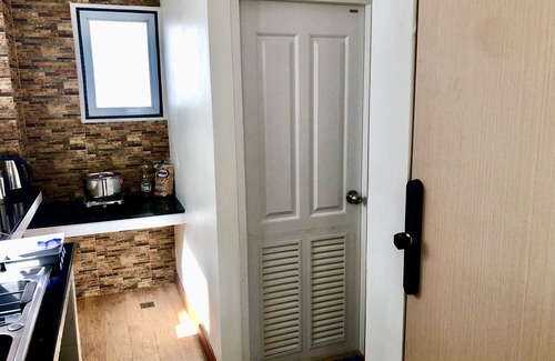 Din Daeng Appartement | Cozy City Studio with Fast WiFi & Balcony Views — 5 Minutes to MRT Metro!