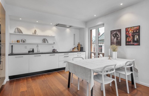 Engen Appartement | Cozy City Haven: Spacious, Centrally Located in Bustling Heart of Bergen!