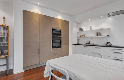 Engen Appartement | Cozy City Haven: Spacious, Centrally Located in Bustling Heart of Bergen!