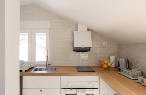 Seixal Appartement | Cozy City Loft with Natural Light