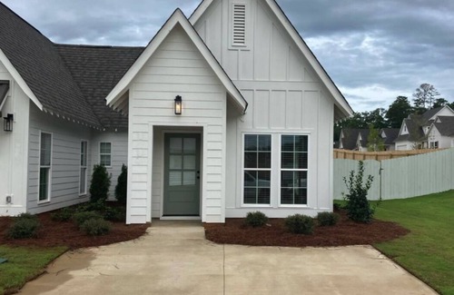 Opelika Maison | Cozy Coastal Bungalow