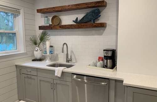 Mount Pleasant Maison | Cozy Cottage Costal situé au centre - Famille et animaux acceptés (côté A)