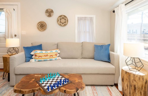 Beverly Cottage | Cozy Coastal Cottage! The Perfect Getaway!