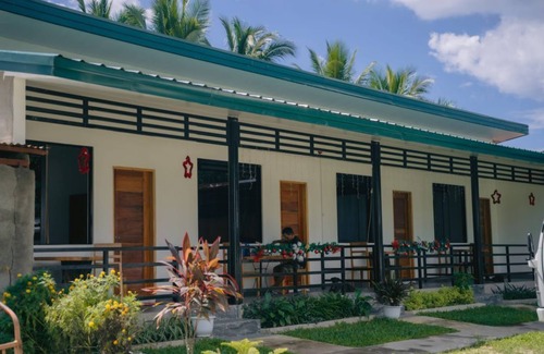 Hinoba-an Appartement | Cozy Coastal Haven: Your Retreat for Four in Island Paradise