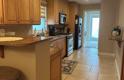 Ventnor City Maison | Cozy Coastal Retreat- Walk to the Beach, Pier, and more!