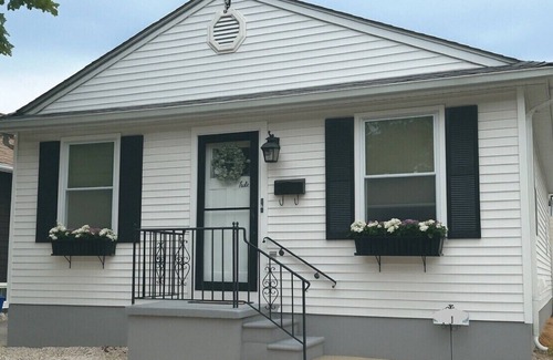 Ventnor City Maison | Cozy Coastal Retreat- Walk to the Beach, Pier, and more!