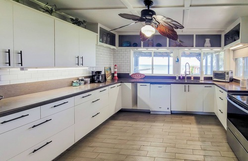 Port Alto Maison | Cozy Coastal Retreat in Port Alto - Waterfront Views and Bayfront Fun!