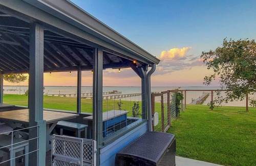 Port Alto Maison | Cozy Coastal Retreat in Port Alto - Waterfront Views and Bayfront Fun!