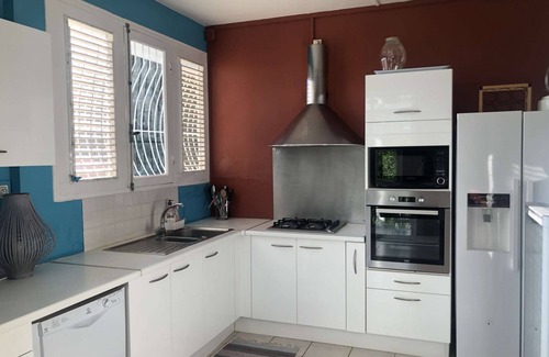 Saint-Claude Appartement | COZY COCOON WITH POOL, spacious three-bedroom air-conditioned apartment