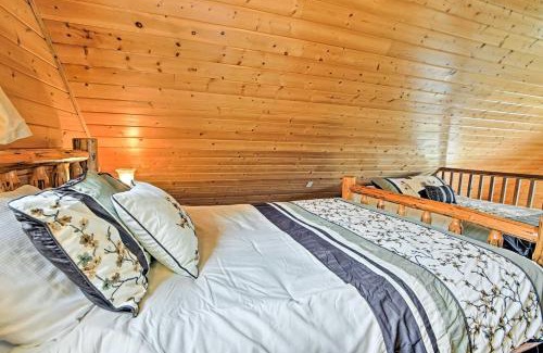 Columbia Maison | Cozy Columbia Cabin with Shared Lake Dock!