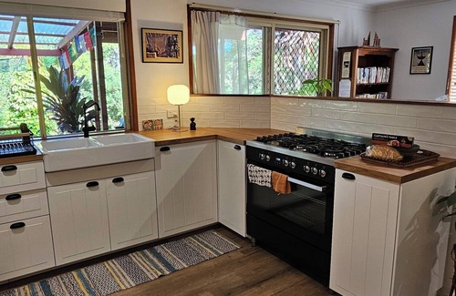 Eagle Heights Appartement | Cozy Comfort is a self contained apartment surrounded by beautiful greenery.