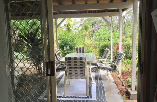 Eagle Heights Appartement | Cozy Comfort is a self contained apartment surrounded by beautiful greenery.