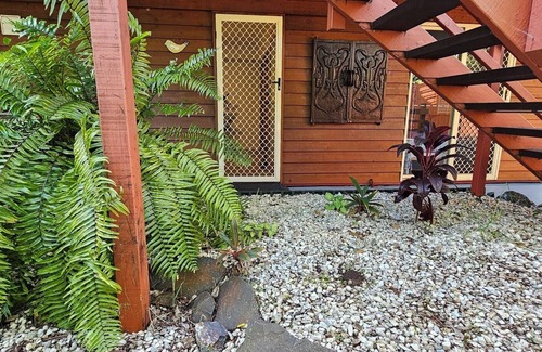 Eagle Heights Appartement | Cozy Comfort is a self contained apartment surrounded by beautiful greenery.