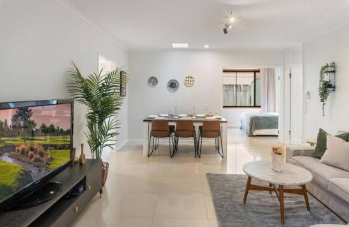 Robertson Maison | Cozy Comfort 4BR near Malls and Transport