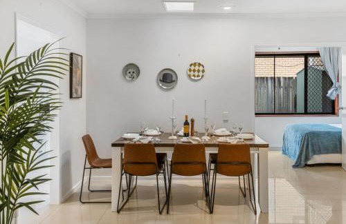 Robertson Maison | Cozy Comfort 4BR near Malls and Transport