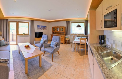 Hippach Appartement | Ren. Appartement de luxe dans un endroit ensoleillé et calme avec de magnifiques vues panoramiques