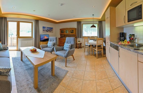 Hippach Appartement | Ren. Appartement de luxe dans un endroit ensoleillé et calme avec de magnifiques vues panoramiques