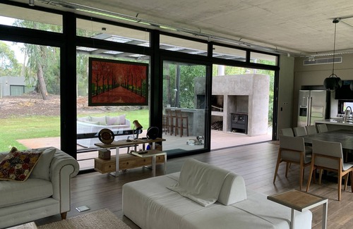 Solanas Maison | Cozy, comfortable, modern Design House, minutes to beach