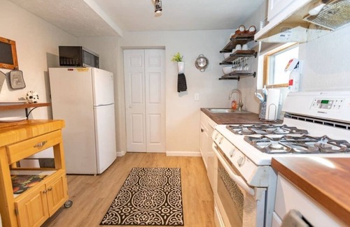 Mount Washington Cottage | Cozy & Comfy Cottage in the City - w/ parking!