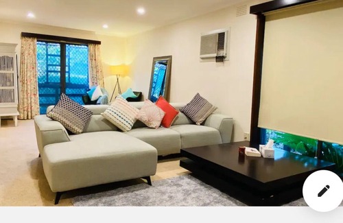 Mill Park Maison | Cozy comfy green house
