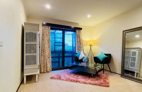 Mill Park Maison | Cozy comfy green house