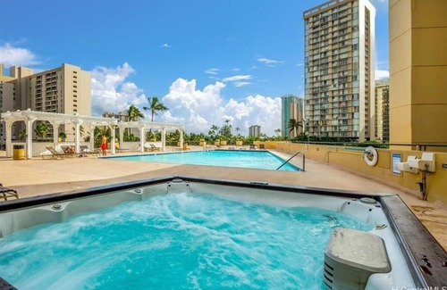 McCully - Moiliili Copropriété | Cozy condo at Hawaiian monarch- free parking, no resort fee, near beaches, shop