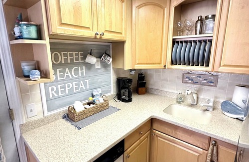 South End Copropriété | Cozy condo getaway…short walk to the beach