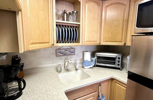 South End Copropriété | Cozy condo getaway…short walk to the beach