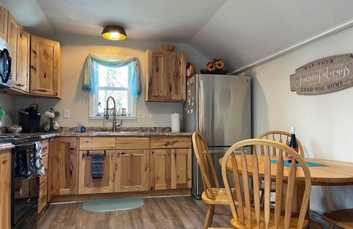 Ellicottville Appartement | Cozy Condo in Downtown Ellicottville -walk to town, king bed, fully stocked