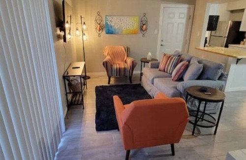 Midland Copropriété | Cozy Condo near restaurants and shopping.