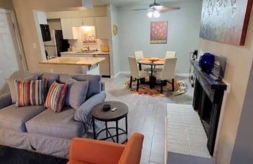 Midland Copropriété | Cozy Condo near restaurants and shopping.