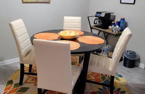 Midland Copropriété | Cozy Condo near restaurants and shopping.