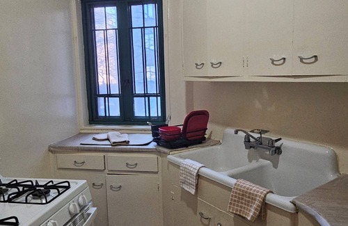 East Bronx Maison | Cozy Condo Quiet Neighborhood In The Bronx! 30 minutes to Manhattan