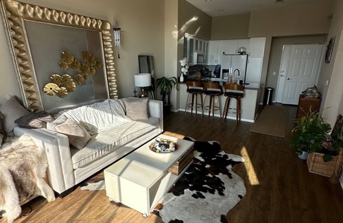 University City Copropriété | Cozy condo with gym/pool/hot tub, short walk to town and close drive to Beach