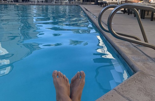 University City Copropriété | Cozy condo with gym/pool/hot tub, short walk to town and close drive to Beach