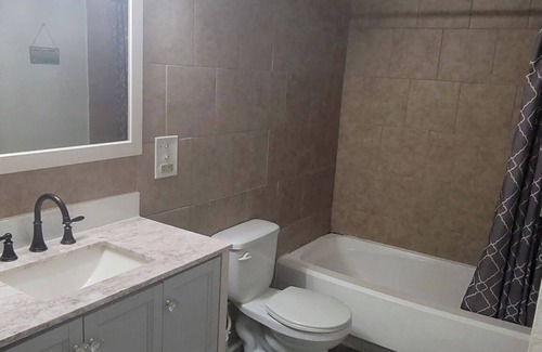 Clodine Copropriété | Cozy Condo2, surrounded by shopping & eateries