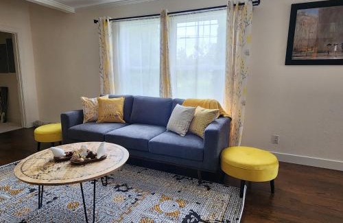 Mann Appartement | Cozy contemporary 2BR with Sofa bed in the office
