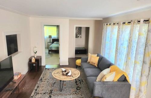 Mann Appartement | Cozy contemporary 2BR with Sofa bed in the office