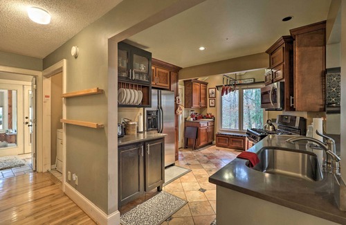 Conyers Cabine | Cozy Conyers Cabin w/ Fireplace & Pool Table!