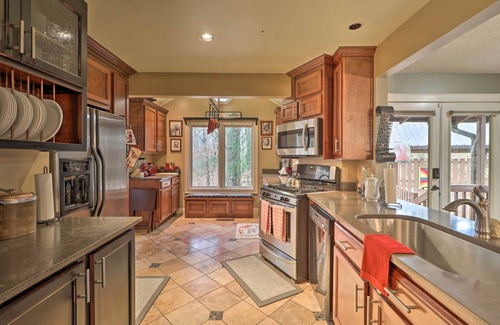 Conyers Cabine | Cozy Conyers Cabin w/ Fireplace & Pool Table!