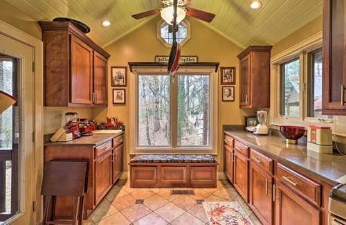 Conyers Cabine | Cozy Conyers Cabin w/ Fireplace & Pool Table!