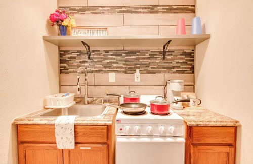 Dallas Appartement | Cozy Coop-10 min-DT Dallas-Full Kitchen & Private Patio