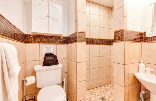 Dallas Appartement | Cozy Coop-10 min-DT Dallas-Full Kitchen & Private Patio