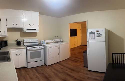 La Junta Appartement | Cozy Corner 1401- West -Unit 2-bedroom apt in adorable La Junta with WiFi, AC