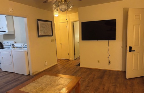 La Junta Appartement | Cozy Corner 1401- West -Unit 2-bedroom apt in adorable La Junta with WiFi, AC