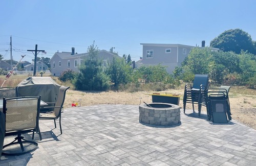 Biddeford Maison | Cozy Costal Cottage ~ Prime Location ~ Just Seconds from Hills Beach!