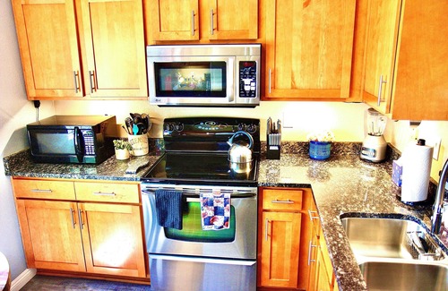 Paradise Valley Village Maison | Cozy Cottage - 2 BD Energy Efficient Victorian Villa