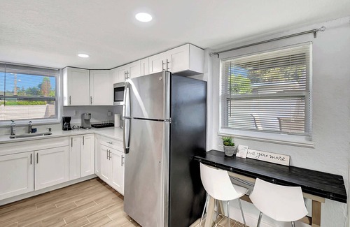 Delray Beach Appartement | Cozy Cottage 5 Min to Beach Perfect for Couples