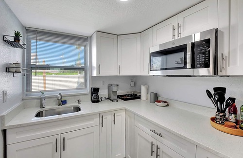 Delray Beach Appartement | Cozy Cottage 5 Min to Beach Perfect for Couples