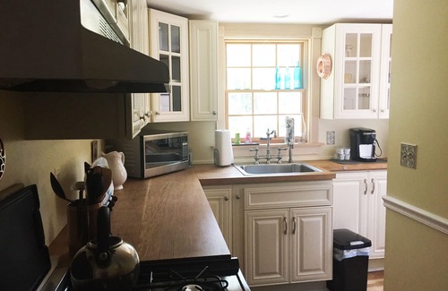Island Heights Cottage | Été à la rivière - Camp historique accueillant, chalet accueillant, à un pâté de maisons de la rivière